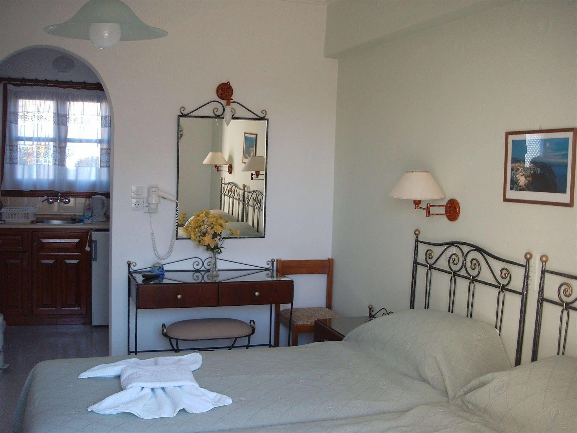 Sunset Studios And Apartments For Adults Over 21 Only Náousa Exteriör bild