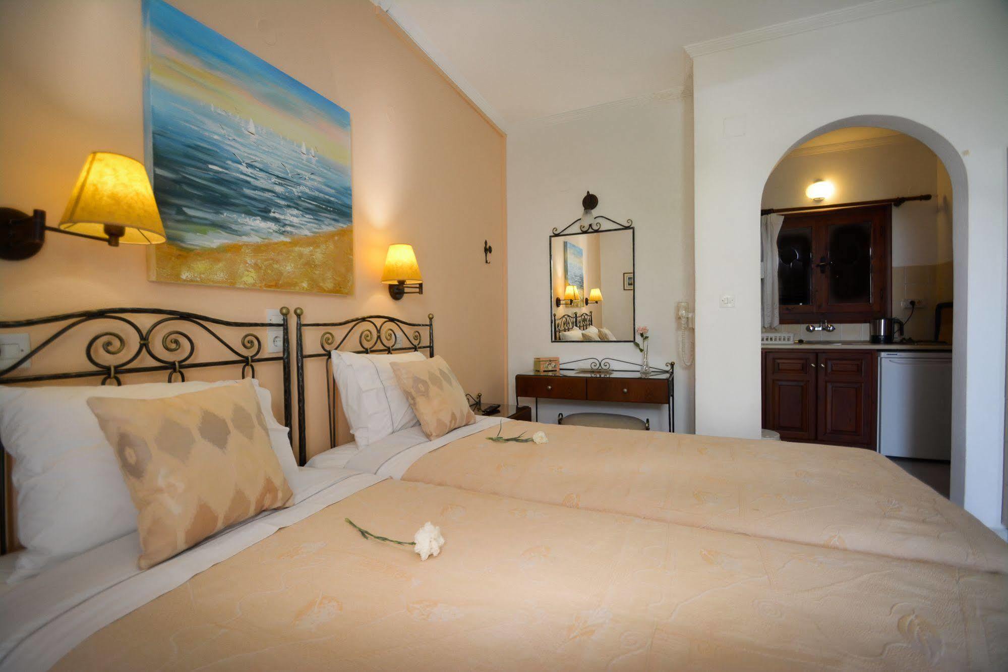 Sunset Studios And Apartments For Adults Over 21 Only Náousa Exteriör bild